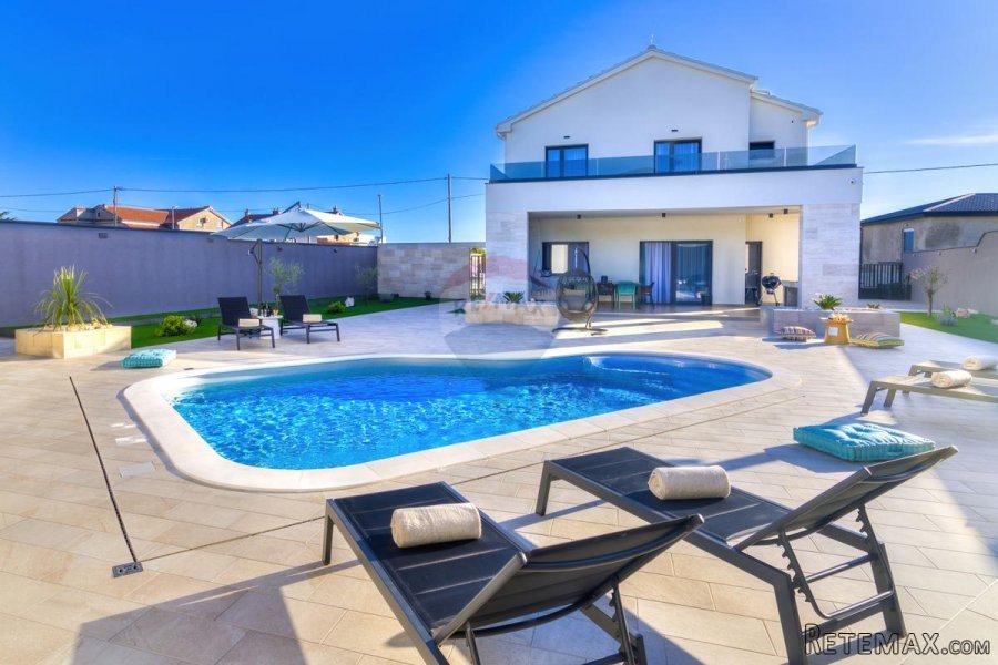 Novi Vinodolski, moderna vila sa bazenom - 9