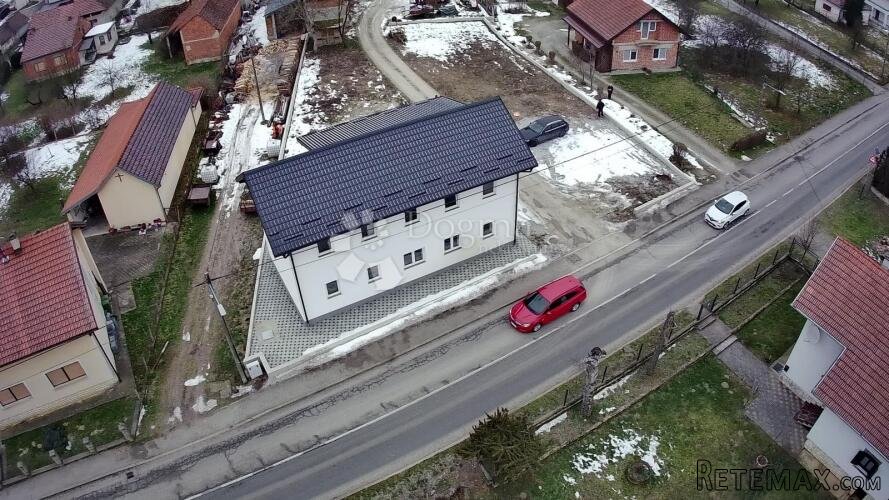 U popunosti renoviran stan sa okućnicom u Zlataru površine 1