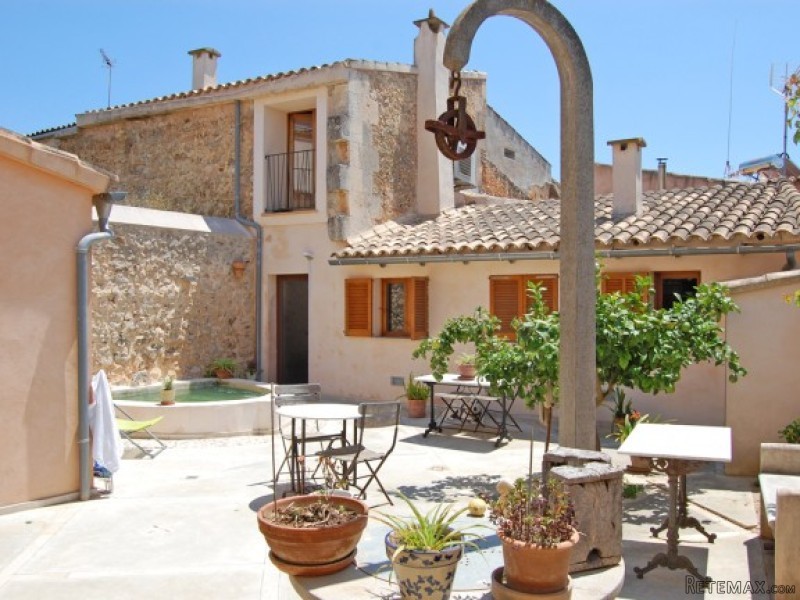 Cozy Petit Hotel In The Heart Of..