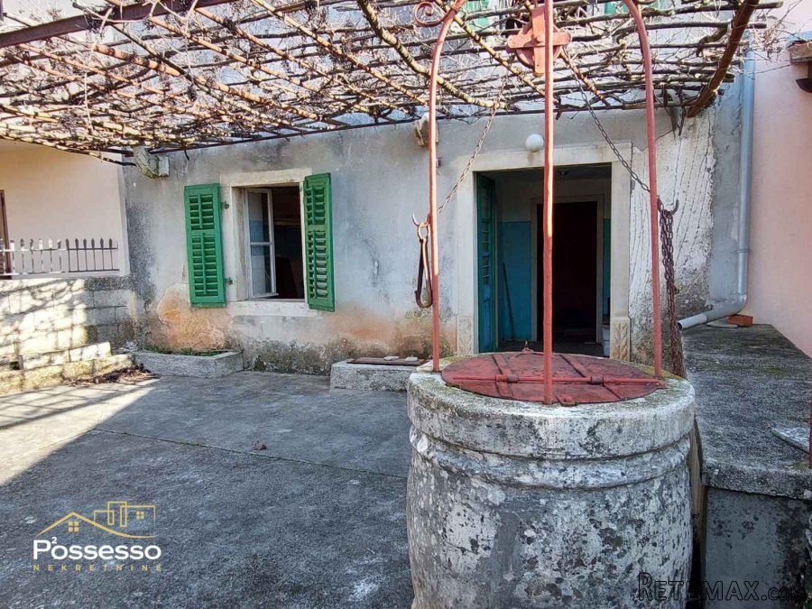 Samo kod nas!! Kuća na moru s velikim potencijalom - 2