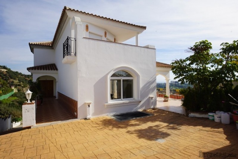4 Bedrooms - Villa - Malaga - For Sale