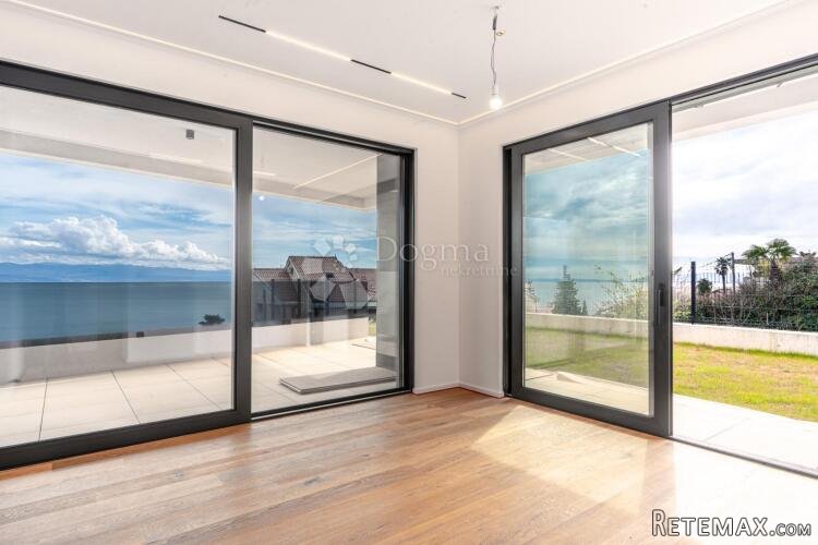 5★ LOVRAN: 65 m² + 22 m² NATKRIVENE TERASE + 143 m² DODATNOG