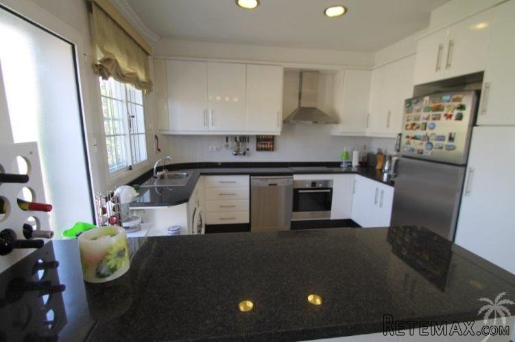 Detached villa with a private swimming pool, several.. - 3