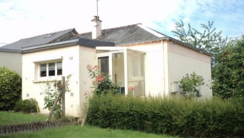 Traditional stonebuilt house, 85,600 €