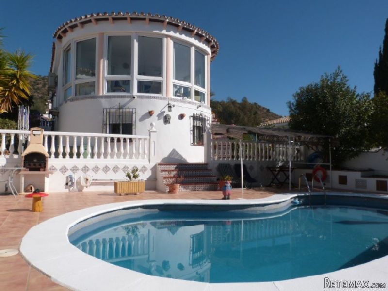 3 bedroom, 3 bathroom Villa, (build 145..