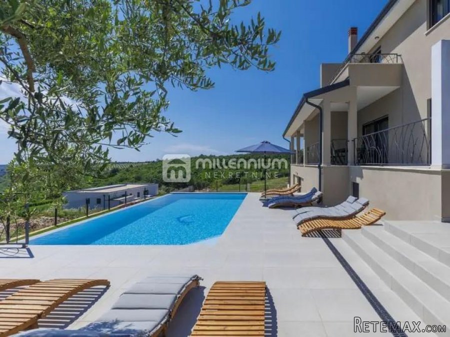 Istra, Brtonigla, samostojeća vila s dva stana i bazenom - 4