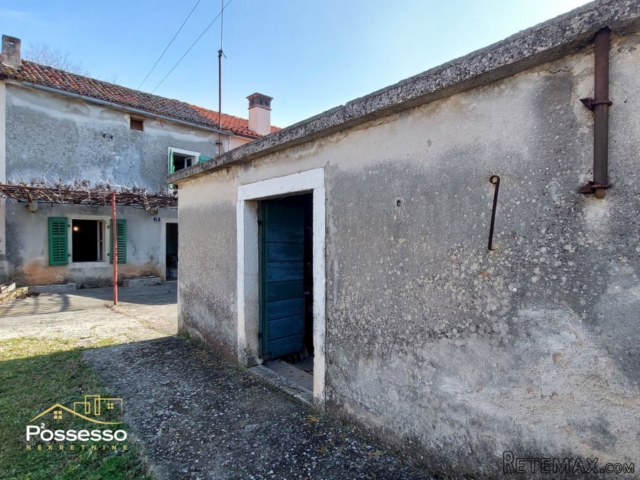 Samo kod nas!! Kuća na moru s velikim potencijalom - 4