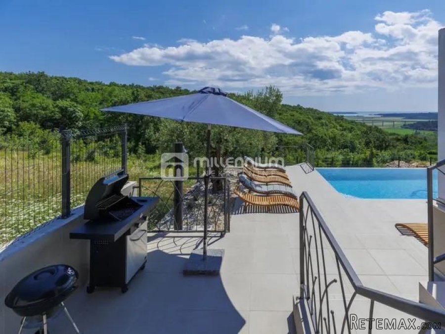 Istra, Brtonigla, samostojeća vila s dva stana i bazenom - 7