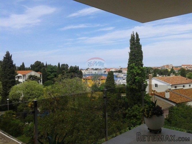 Poreč, ekskluzivni stan 250 m od mora s pogledom na more