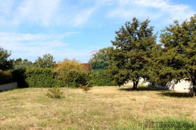Građevinska parcela - uređena - 708m2 za izgradnju kuće - 3