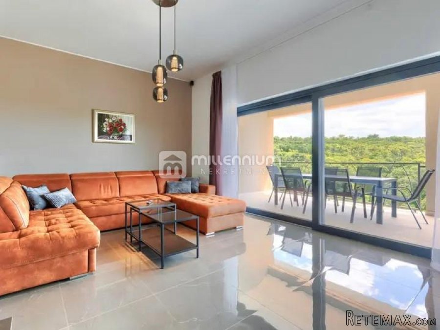 Istra, Brtonigla, samostojeća vila s dva stana i bazenom - 9
