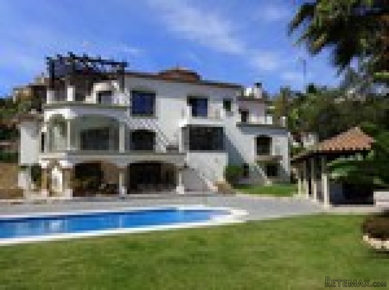 6 Bedrooms - Villa - Malaga - For Sale