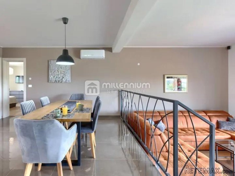 Istra, Brtonigla, samostojeća vila s dva stana i bazenom - 10