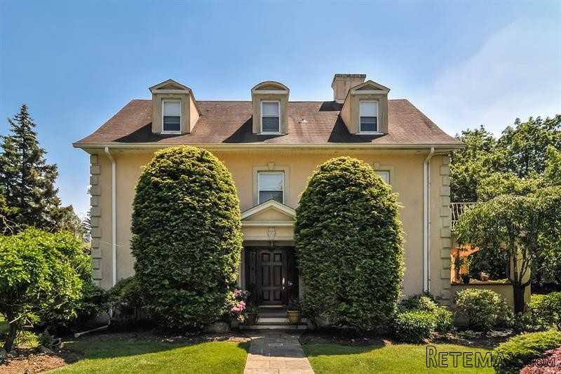 6 bedroom House For Sale: 23 Overhill..