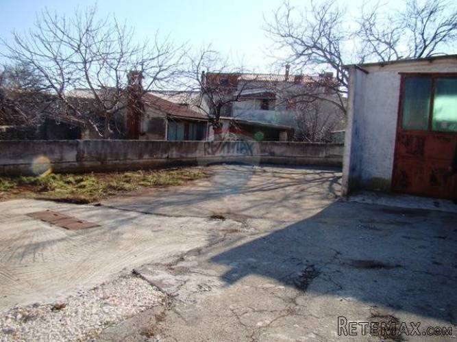 ISTRA, PULA OKOLICA, kamena kuća za velikim dvorištem - 2