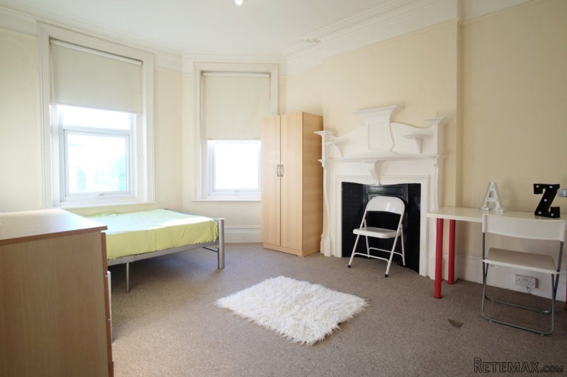 Single with double bed near Acton Town..