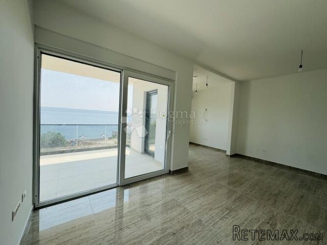Apartman 20 metara od mora - 2