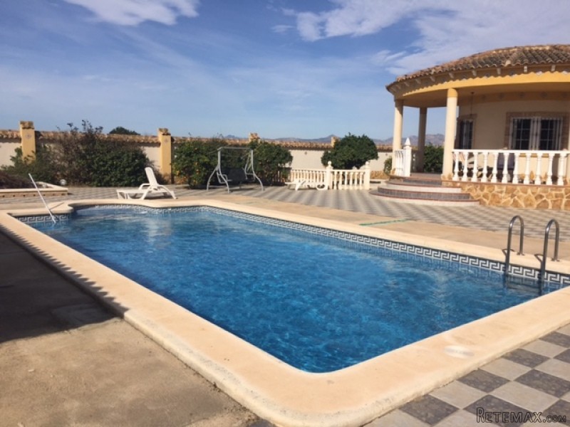 Beautifully Presented 3 Bedroom Villa.. - 2
