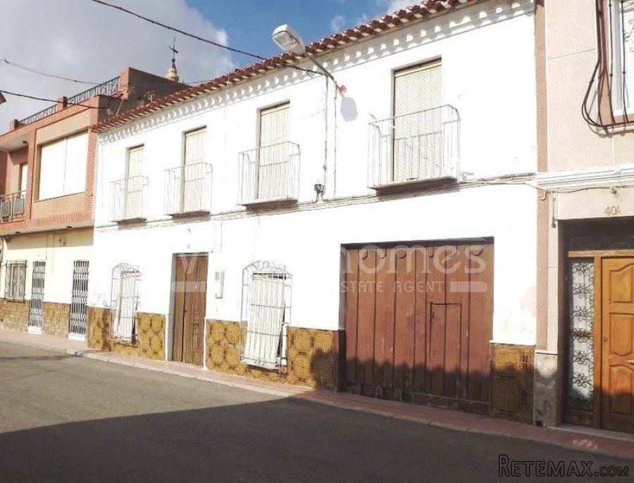 REDUCED!!! A large 2 storey 5 bed, 1 bath village house..