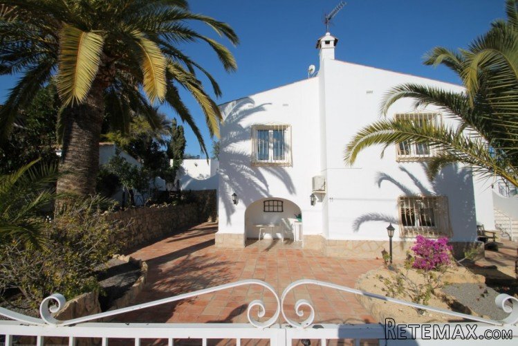 SPACIOUS VILLA WITH MANY FACILITIES!!! Spanish style villa.. - 2
