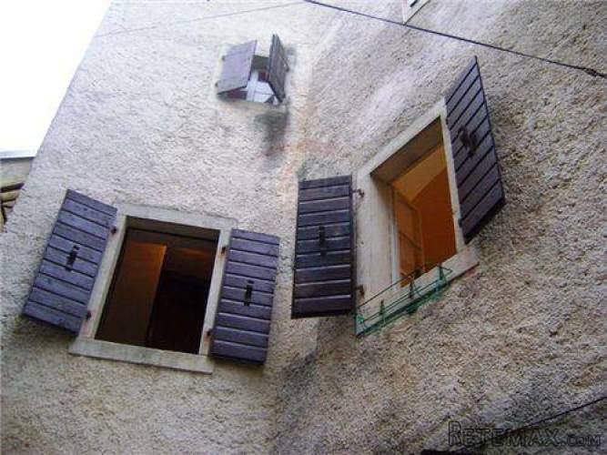 Istra, Vodnjan - kuća za adaptaciju - 200 m2