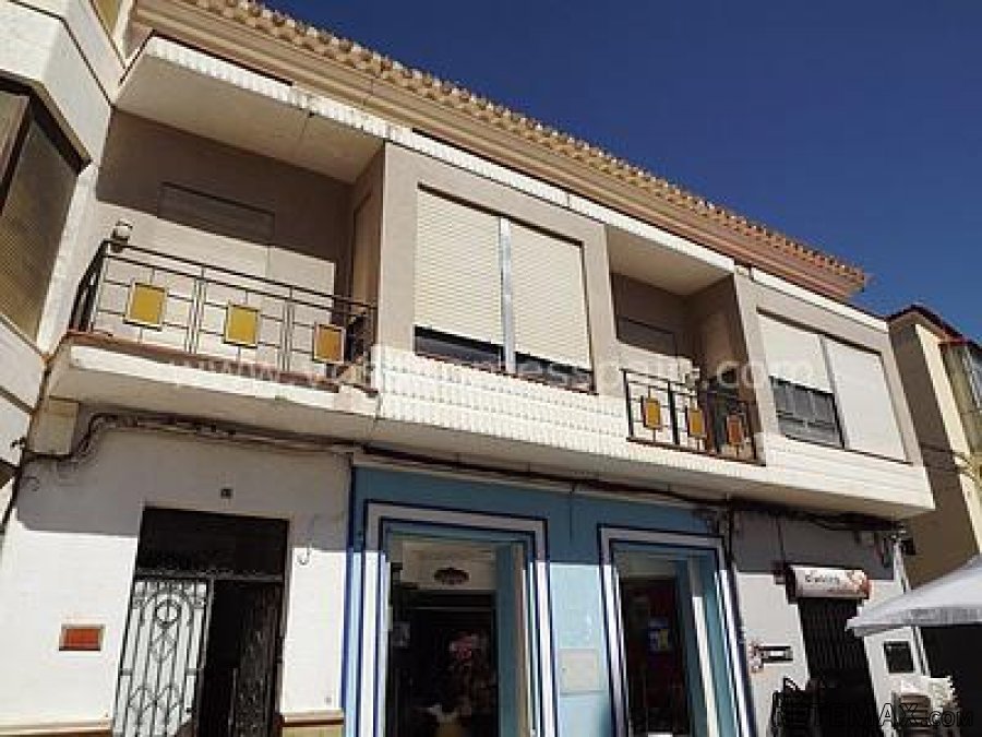 Large and sunny 3 bed, 1 bath town, 1st floor, apartment..