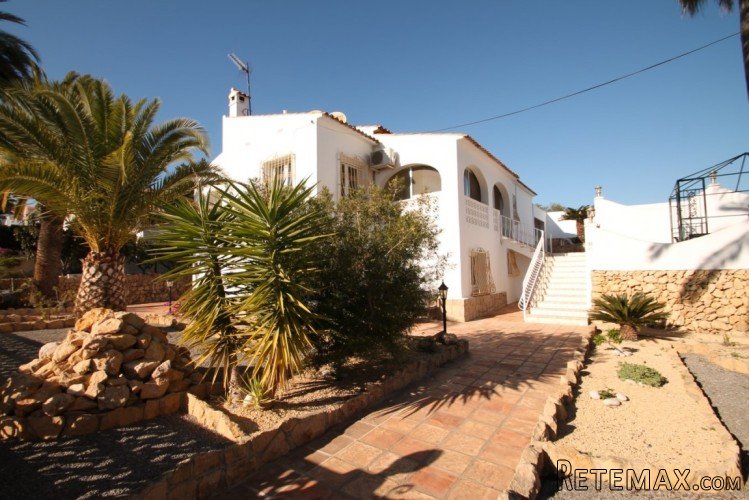 SPACIOUS VILLA WITH MANY FACILITIES!!! Spanish style villa.. - 3