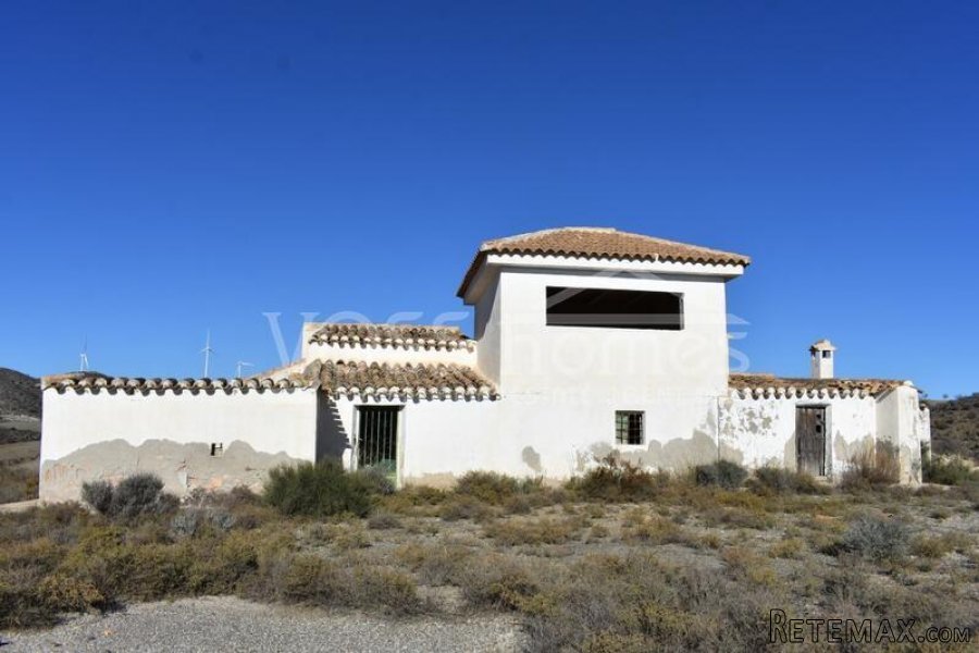 EXCLUSIVE LISTING TO VOSS HOMES. An amazing "Off Grid"..