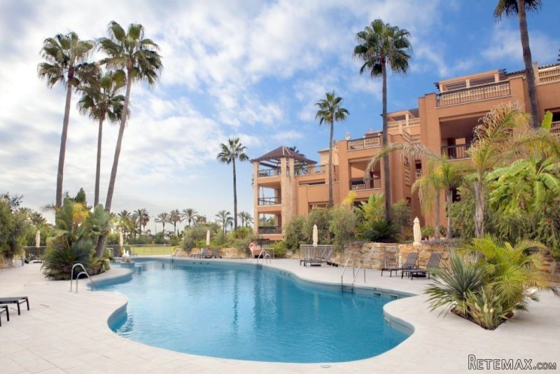 Front Line Beach Designer Penthouse in..