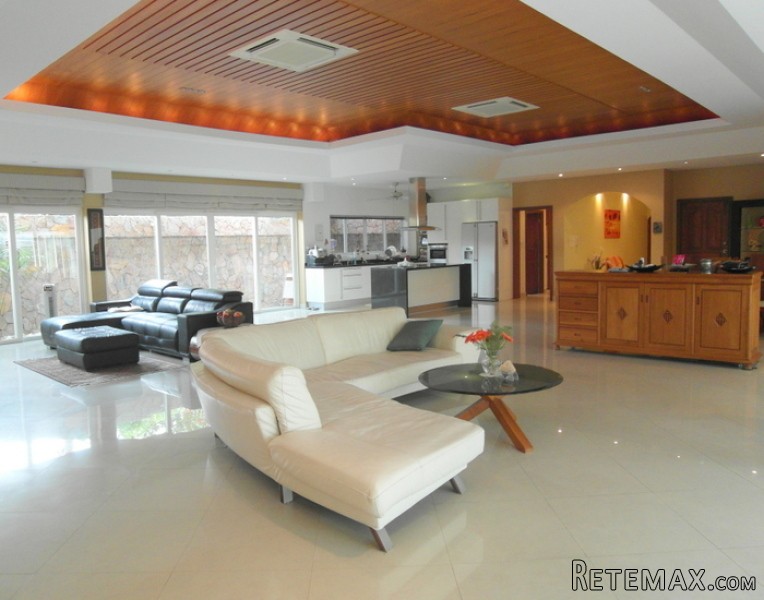 Jomtien Park Villas lavish 4-bedroom..