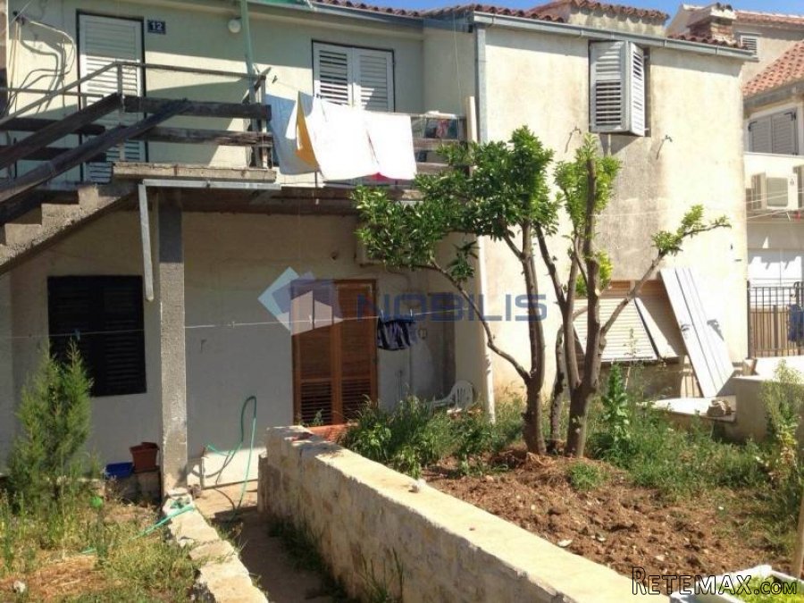 Vis - Kut, kuća 158 m2 s 139 m2 vrta SNIŽENO - 11