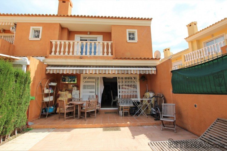 LOVELY CORNER TOWN HOUSE IN A QUIET AREA!!! The.. - 2