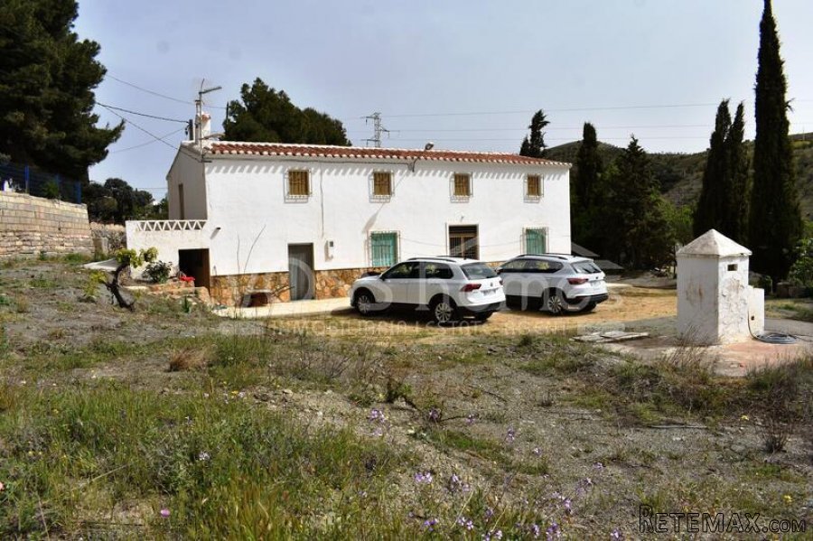 NEW LISTING - A traditional spanish two storey Country..