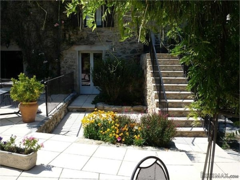 Character One Bedroom Apartment With.. - 2