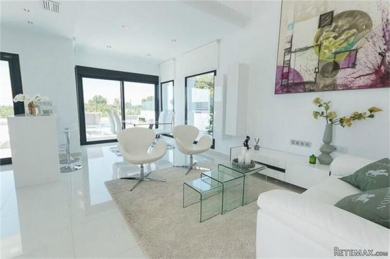 3 bedroom detached house for sale - 2