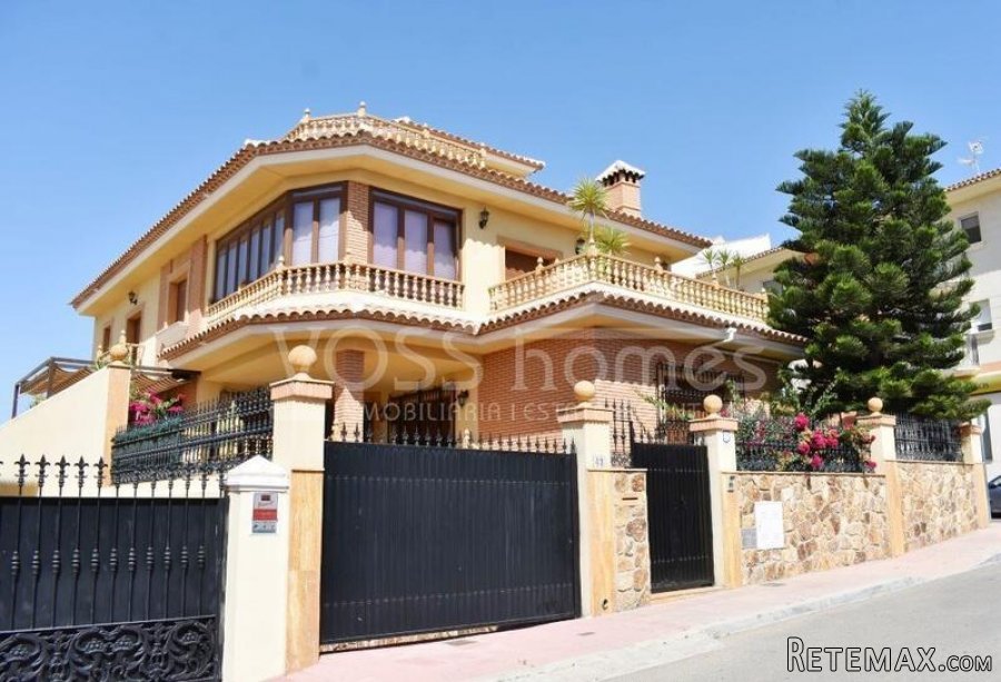 A real millionaire's villa in the sought after area of..