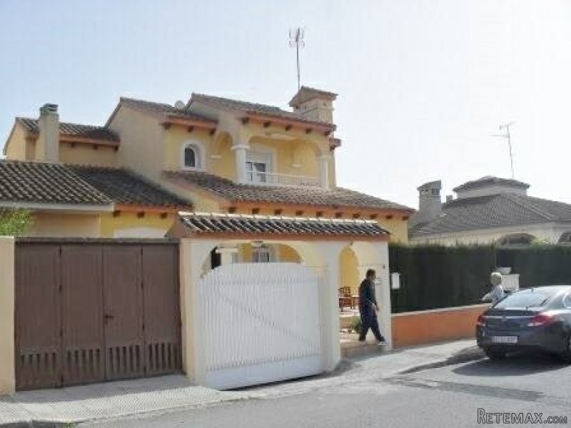 5 BED DETACHED VILLA WITH PRIVATE POOL