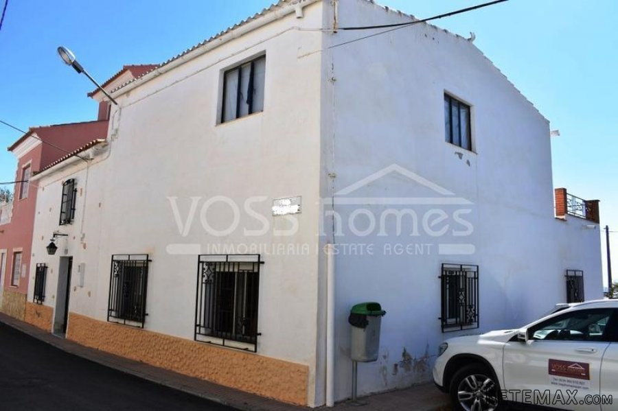 Large, 2 storey, corner, village house with 4 bedrooms.. - 19
