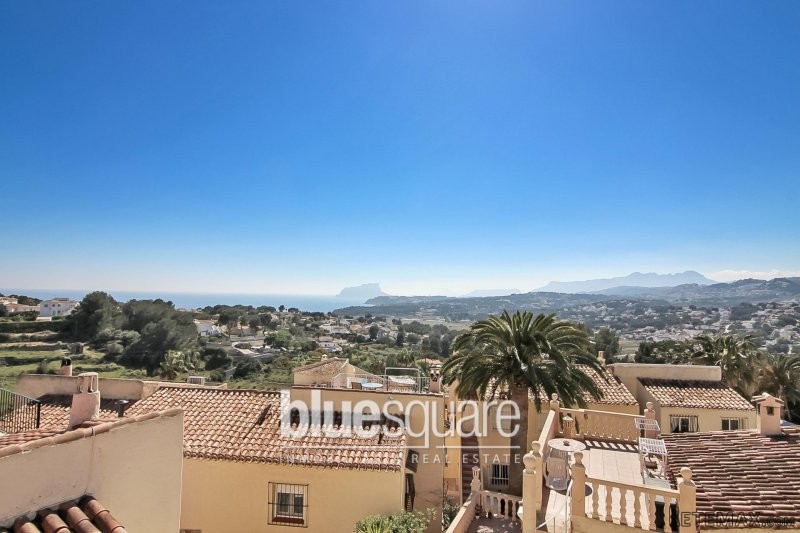 Lovely bungalow with stunning views..