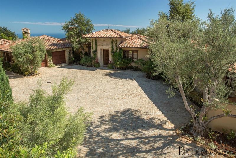 6 bedroom House For Sale: 1379 Oak..