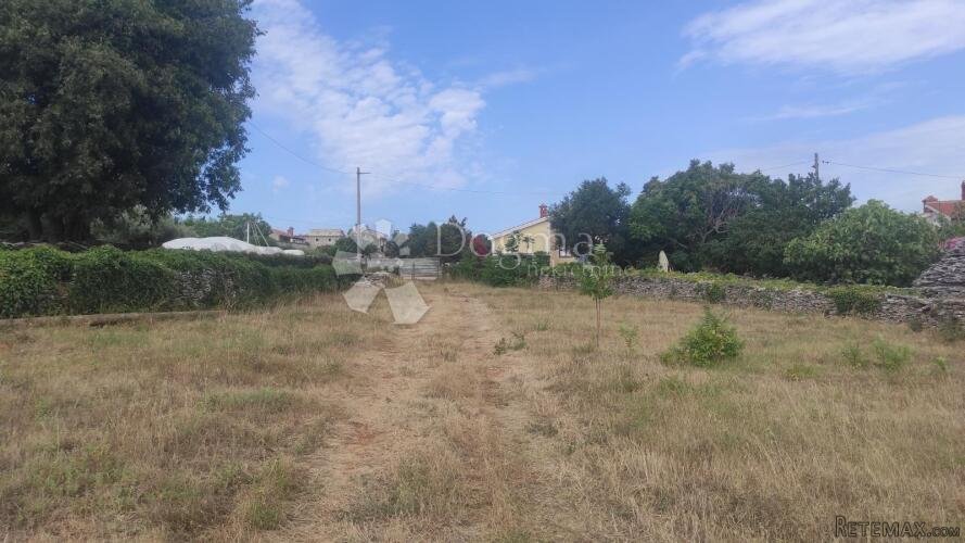 PREDIVNO GRAĐEVINSKO ZEMLJIŠTE S POGLEDOM NA MORE - 3