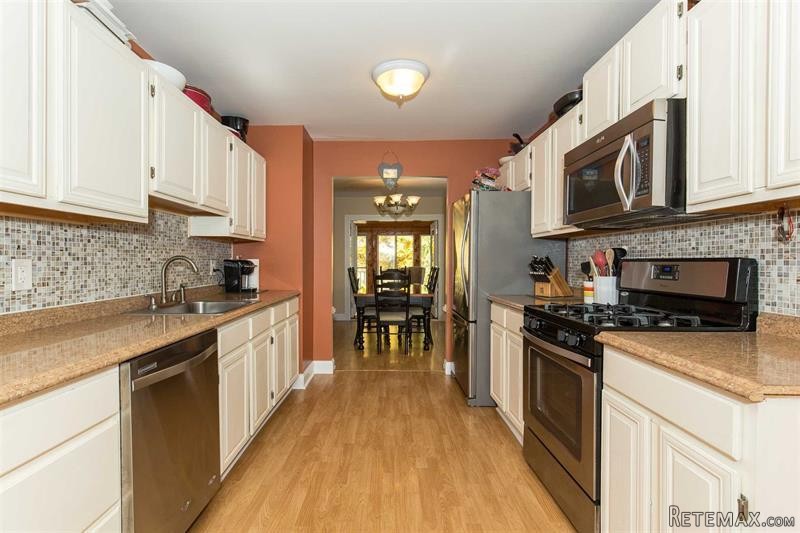 3 bedroom House For Sale: 66 Fieldstone.. - 2