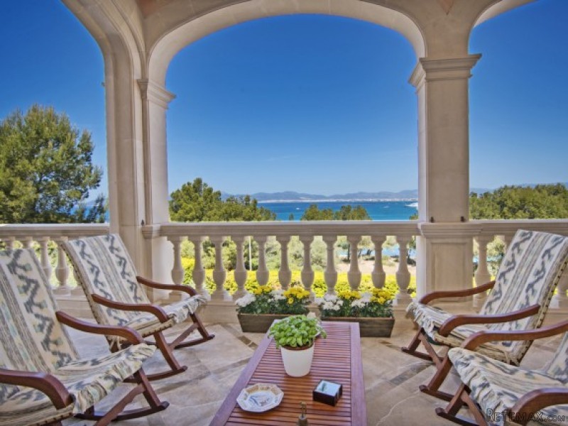 Exclusive Frontline Villa In Son Veri..