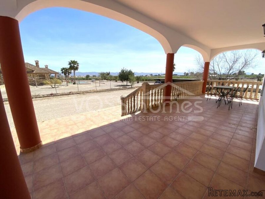 A beautifully large and spacious, light and airey quality.. - 2