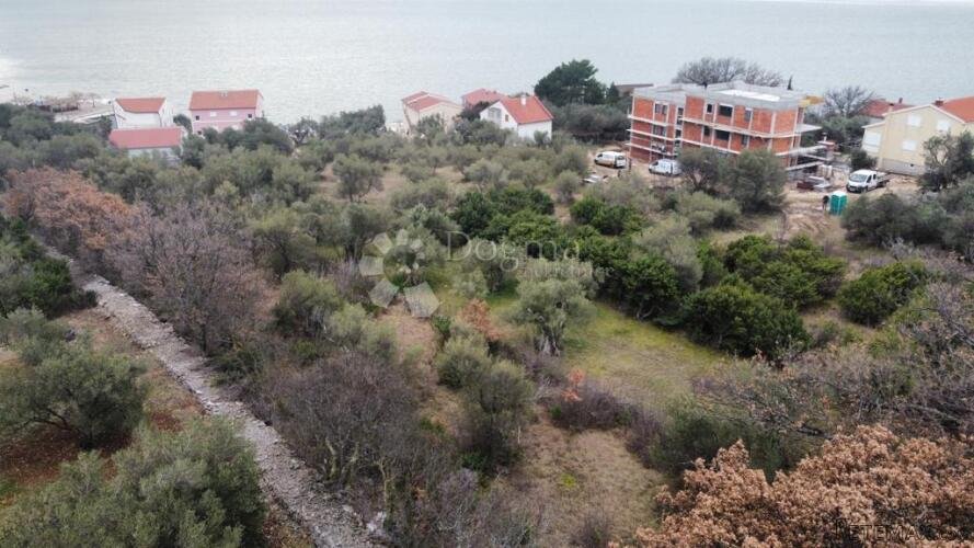 MASLENICA - GRAĐEVINSKO ZEMLJIŠTE 2401m2 - 2
