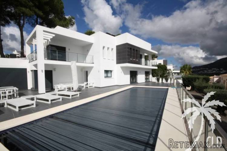 Modern villa within a short distance of the village and the.. - 2