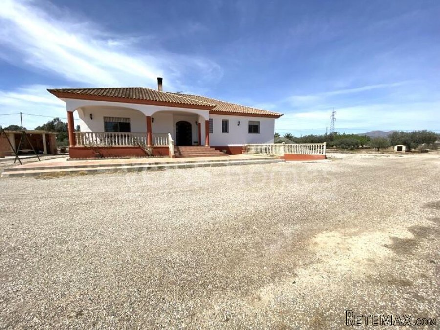 A beautifully large and spacious, light and airey quality.. - 4