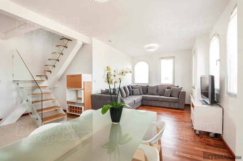 Luxuriously Renovated Apartment 9 Km..