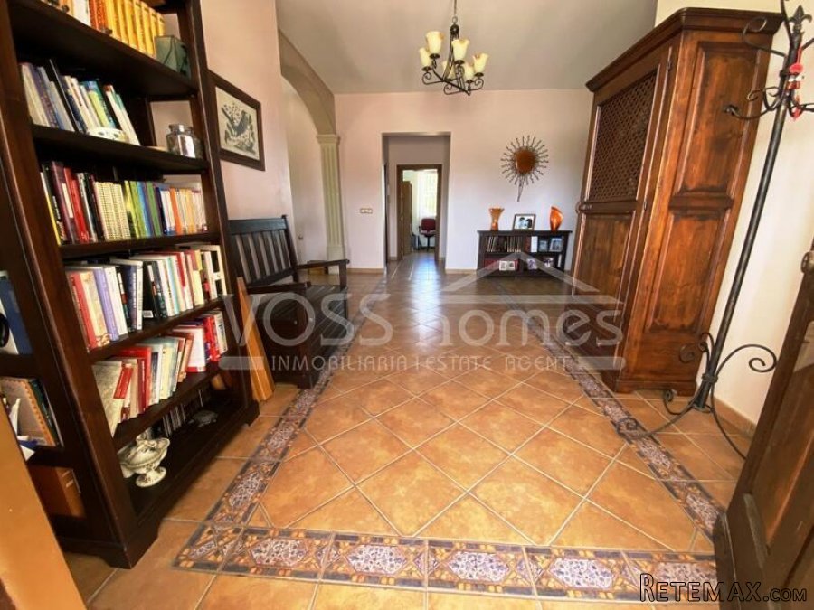 A beautifully large and spacious, light and airey quality.. - 6