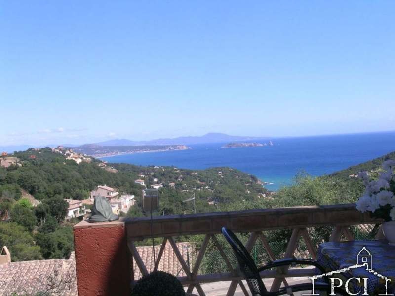 Terraced house with sea views of Sa..